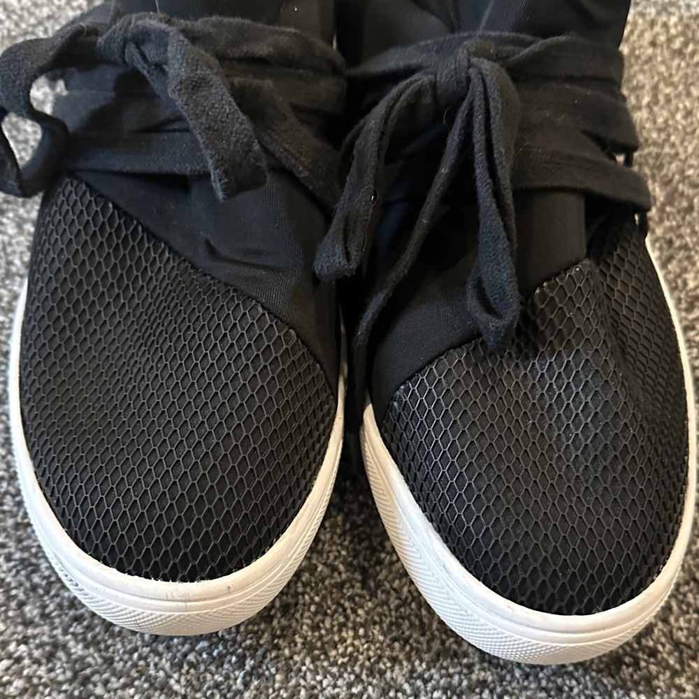 STEVE MADDEN Lancer
Mixed Media Black Lace Up Sneakers Sz 8 - Picture 5 of 8